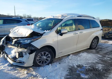 2021 Toyota Sienna Xle z USA, uszkodzony, nr VIN 5TDJRKEC4MS035295
